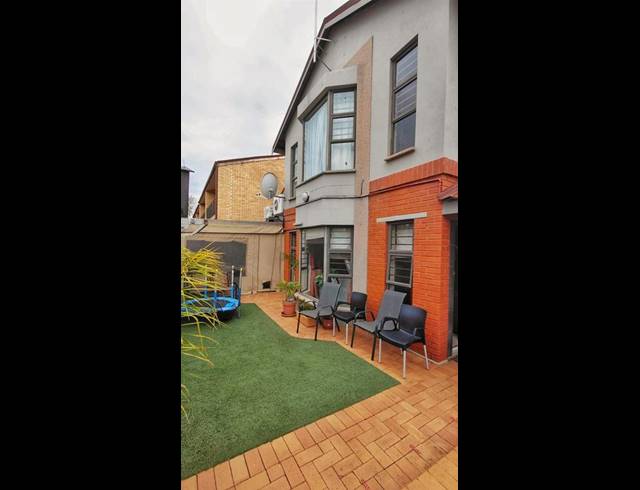 3 BEDROOM TOWNHOUSE FOR SALE IN UNIVERSITAS